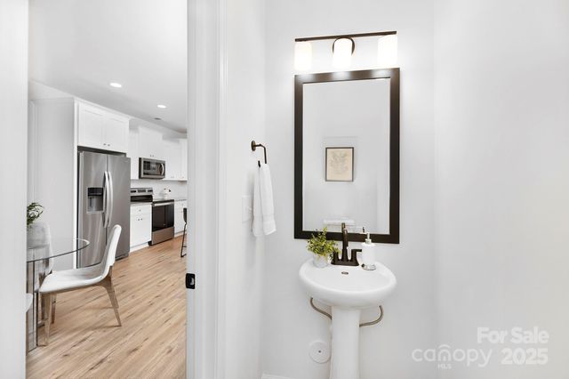 537 Dawn Circle, Charlotte, NC 28213