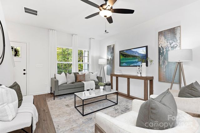 537 Dawn Circle, Charlotte, NC 28213