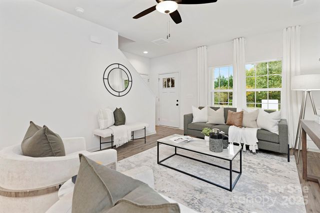 537 Dawn Circle, Charlotte, NC 28213