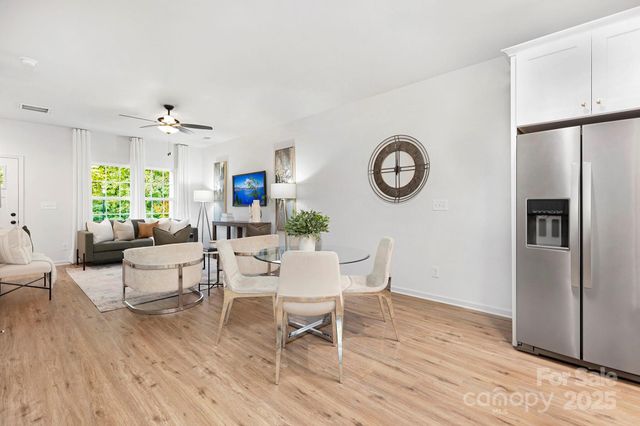 537 Dawn Circle, Charlotte, NC 28213