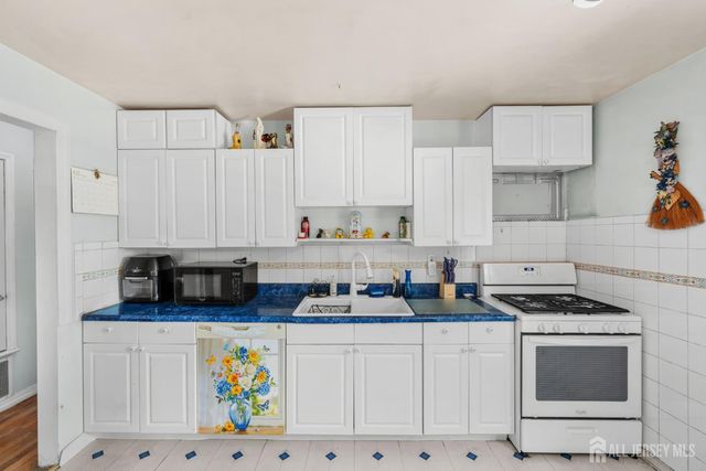 245 4th Street, Dunellen, NJ 08812