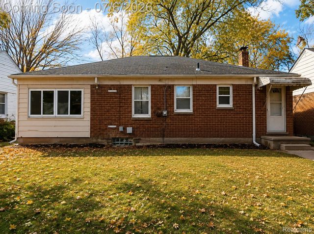 20882 Hawthorne Street, Harper Woods, MI 48225