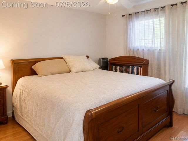 20882 Hawthorne Street, Harper Woods, MI 48225