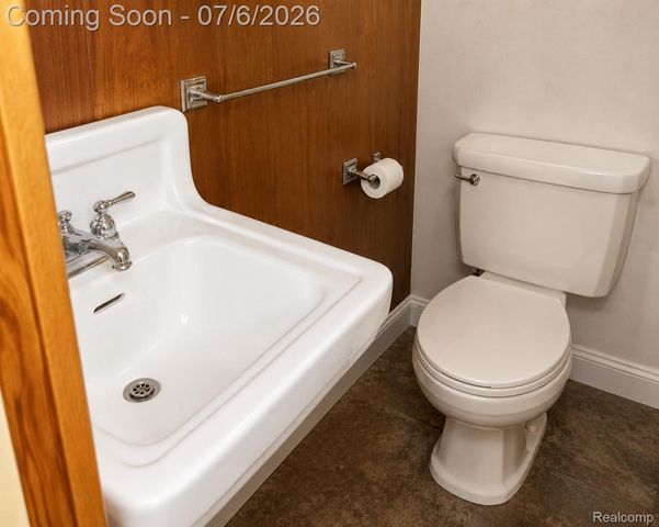 20882 Hawthorne Street, Harper Woods, MI 48225