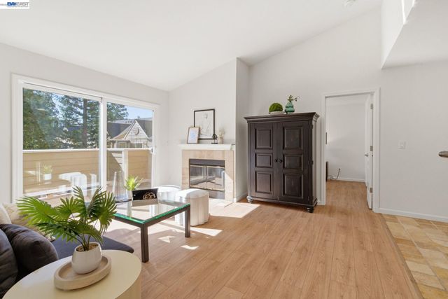 255 Reflections Dr 22, San Ramon, CA 94583