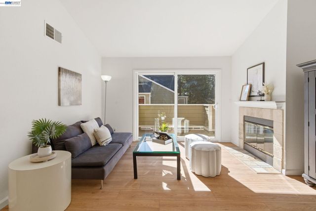 255 Reflections Dr 22, San Ramon, CA 94583