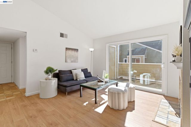 255 Reflections Dr 22, San Ramon, CA 94583