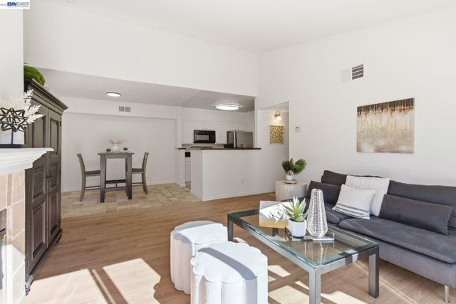 255 Reflections Dr 22, San Ramon, CA 94583