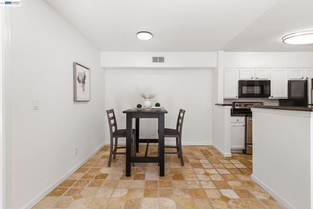 255 Reflections Dr 22, San Ramon, CA 94583