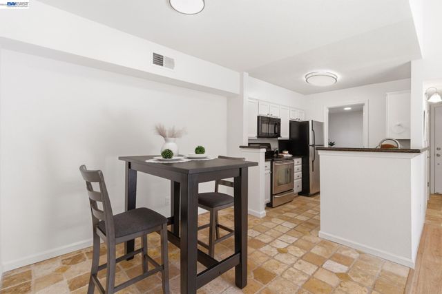 255 Reflections Dr 22, San Ramon, CA 94583