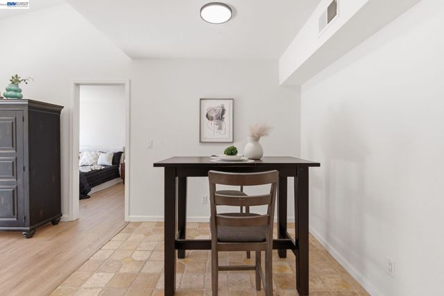 255 Reflections Dr 22, San Ramon, CA 94583