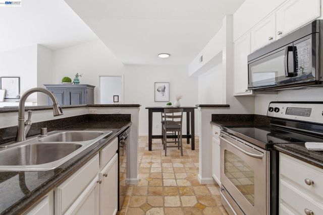 255 Reflections Dr 22, San Ramon, CA 94583