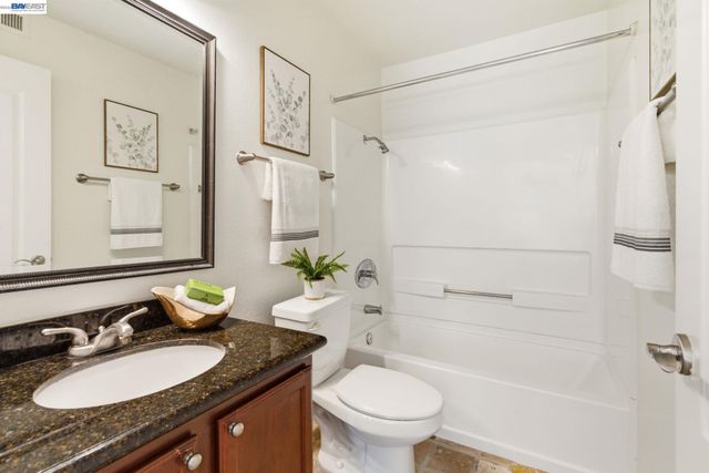 255 Reflections Dr 22, San Ramon, CA 94583