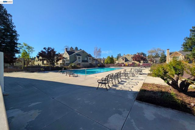 255 Reflections Dr 22, San Ramon, CA 94583