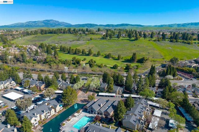 255 Reflections Dr 22, San Ramon, CA 94583