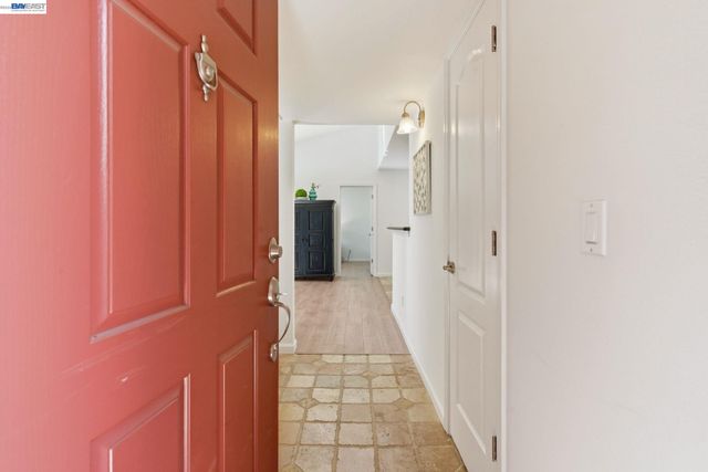 255 Reflections Dr 22, San Ramon, CA 94583