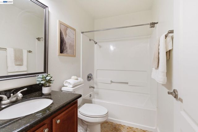 255 Reflections Dr 22, San Ramon, CA 94583