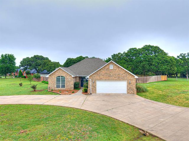 101 Huntington Court, Shawnee, OK 74801