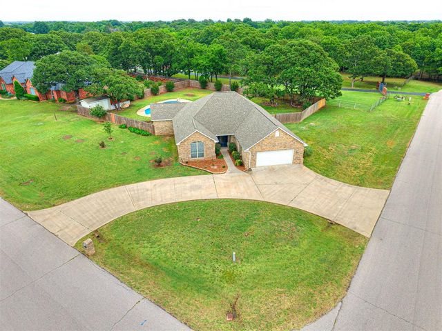 101 Huntington Court, Shawnee, OK 74801