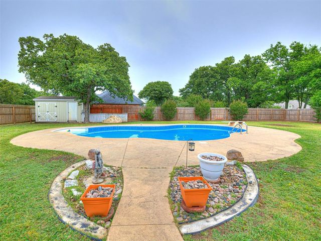 101 Huntington Court, Shawnee, OK 74801