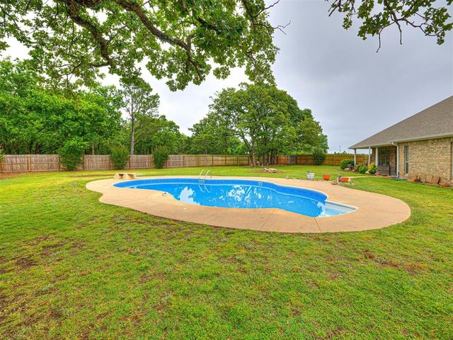 101 Huntington Court, Shawnee, OK 74801