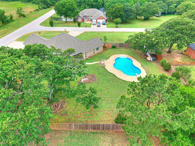 101 Huntington Court, Shawnee, OK 74801