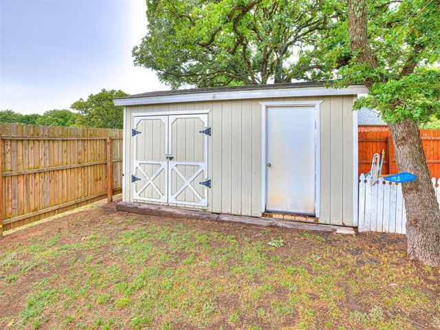 101 Huntington Court, Shawnee, OK 74801