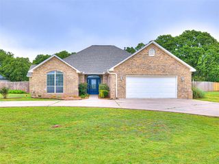 101 Huntington Court, Shawnee, OK 74801