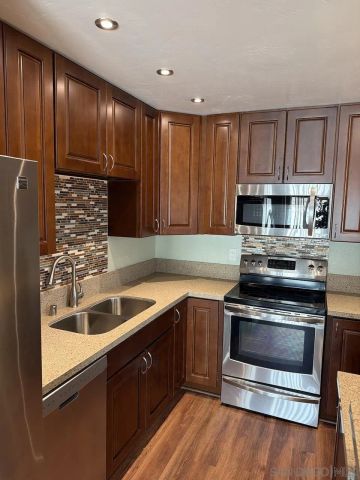 8119 Paradise Valley Ct, Spring Valley, CA 91977