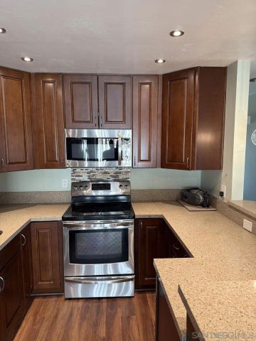 8119 Paradise Valley Ct, Spring Valley, CA 91977