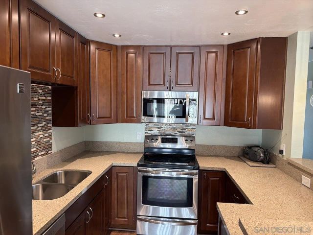 8119 Paradise Valley Ct, Spring Valley, CA 91977