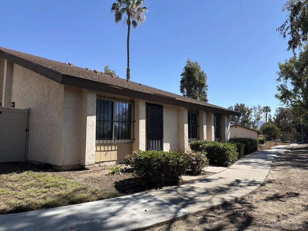 8119 Paradise Valley Ct, Spring Valley, CA 91977