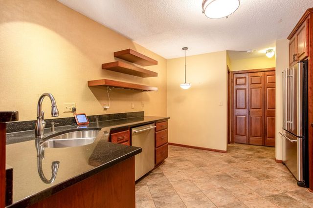 1043 Lovell Lane S, Roseville, MN 55113