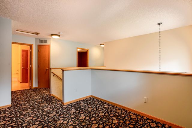 1043 Lovell Lane S, Roseville, MN 55113
