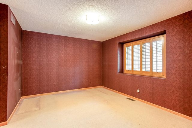 1043 Lovell Lane S, Roseville, MN 55113