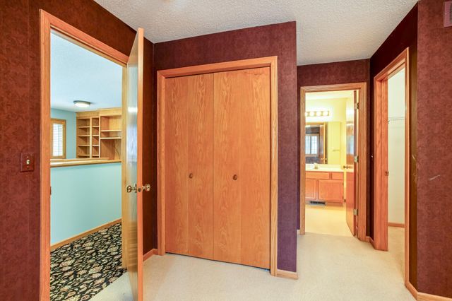 1043 Lovell Lane S, Roseville, MN 55113