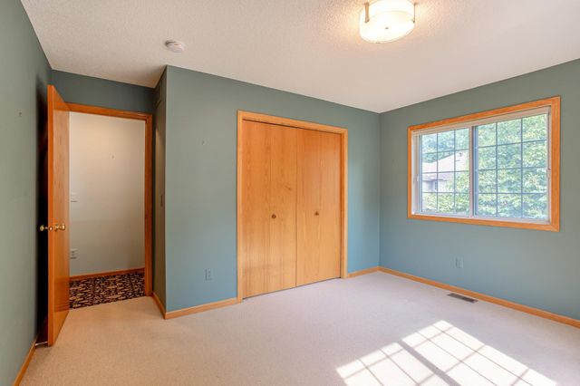 1043 Lovell Lane S, Roseville, MN 55113