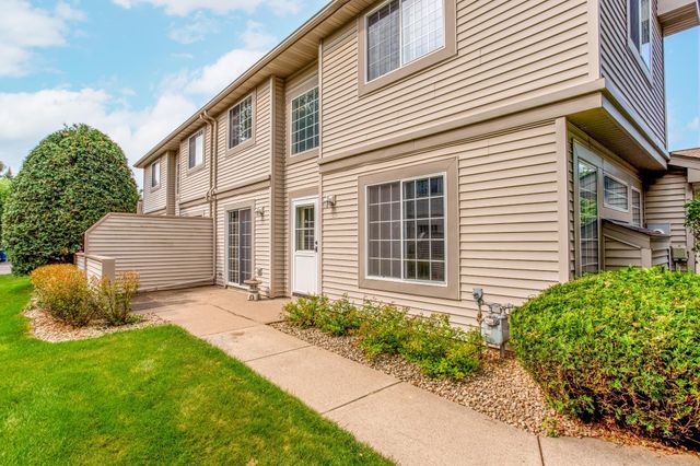 1043 Lovell Lane S, Roseville, MN 55113