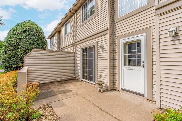1043 Lovell Lane S, Roseville, MN 55113