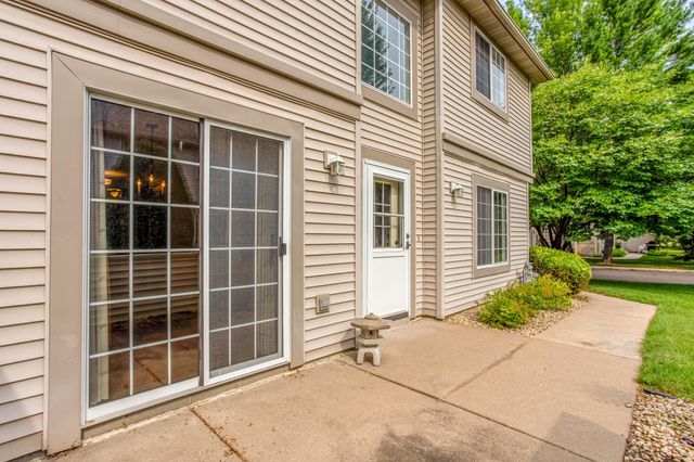 1043 Lovell Lane S, Roseville, MN 55113