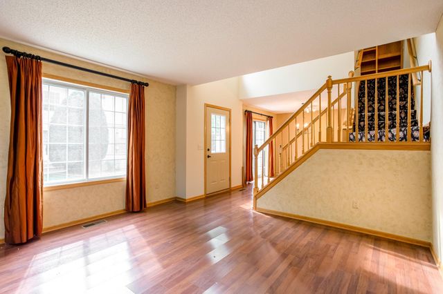 1043 Lovell Lane S, Roseville, MN 55113