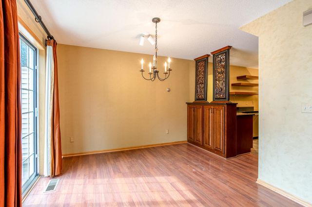 1043 Lovell Lane S, Roseville, MN 55113