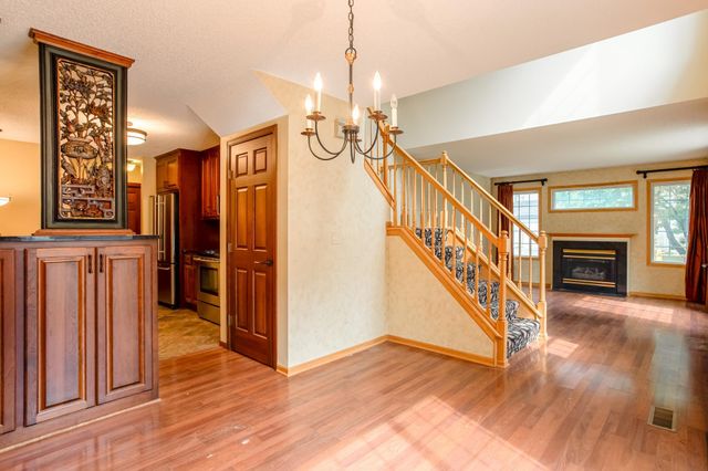 1043 Lovell Lane S, Roseville, MN 55113