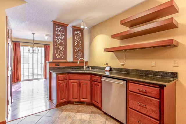 1043 Lovell Lane S, Roseville, MN 55113