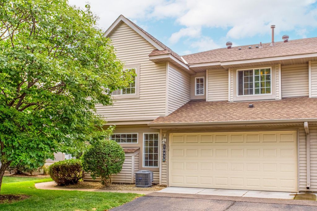 1043 Lovell Lane S, Roseville, MN 55113 — photo 2