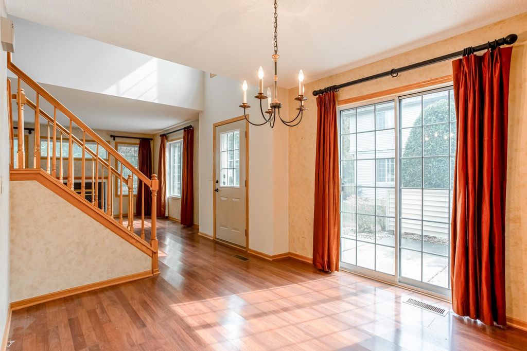 1043 Lovell Lane S, Roseville, MN 55113 — photo 5