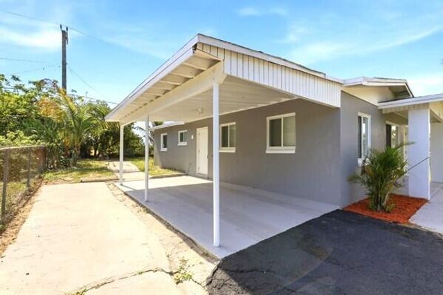 2302 Avenue M, Riviera Beach, FL 33404