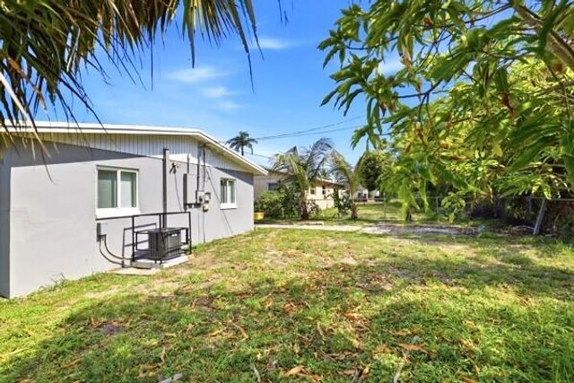 2302 Avenue M, Riviera Beach, FL 33404