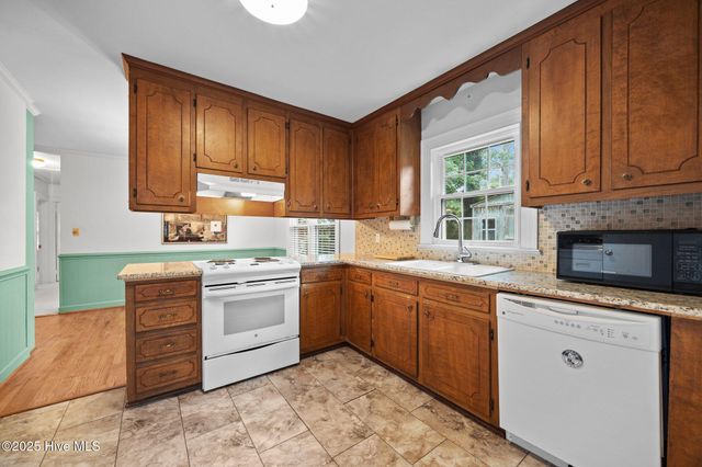 2304 Jefferson Drive, Greenville, NC 27858