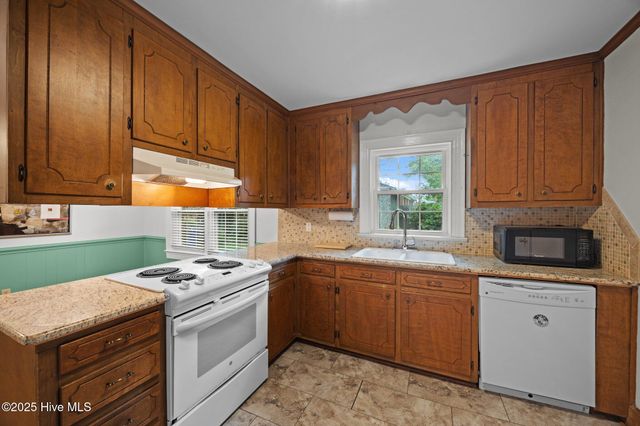 2304 Jefferson Drive, Greenville, NC 27858